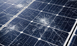 Tấm-PV-bị-vỡ-mặt-kính