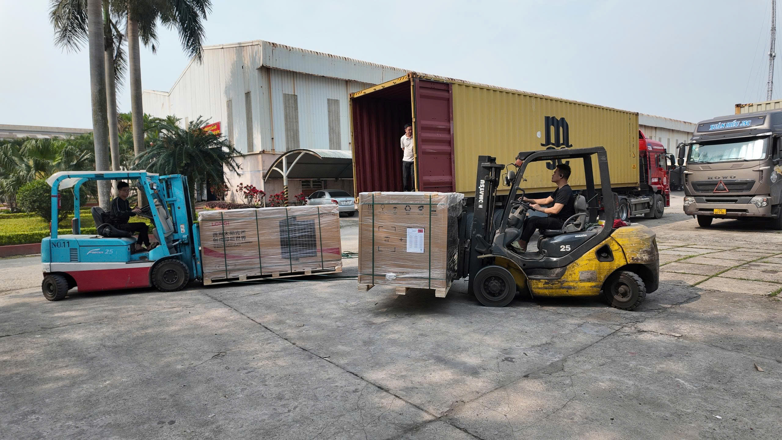 Tấm Pin Năng Lượng Mặt Trời Vỡ Kính