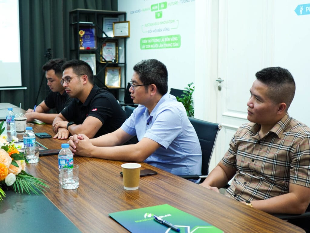 Đại diện các bên cùng thảo luận về định hướng phát triển thị trường năng lượng xanh.