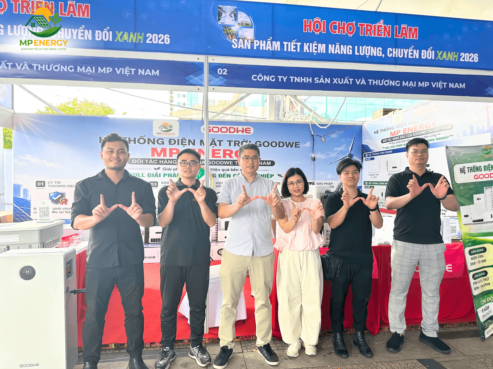 Gian hàng MP Energy x GoodWe thu hút đông đảo đối tác và khách hàng ghé thăm tại Hội chợ Triển lãm Sản phẩm Tiết kiệm Năng lượng & Chuyển đổi Xanh 2026 tại Đà Nẵng.